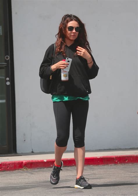 Mila Kunis In Leggings Attending A Pilates Class In Los Angeles April 2014 • Celebmafia