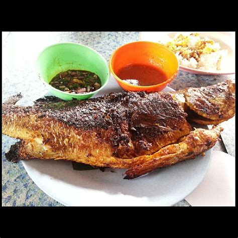 Well, there's not much dispute where that question is concerned: Tempat Makan Sedap Di Malaysia: Ikan Bakar Jalan Bellamy ...
