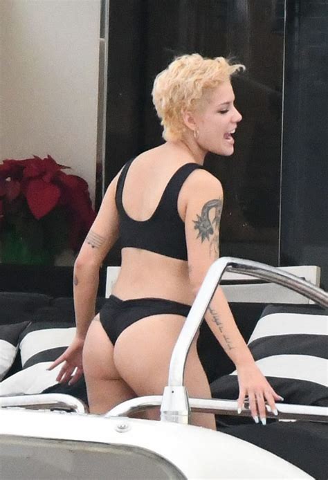 Halsey Sexy 66 Photos Thefappening