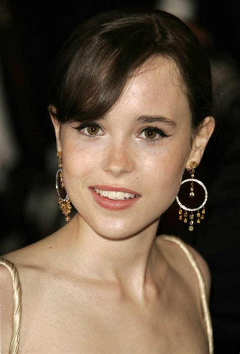 30a, date de naissance, couleur des cheveux, couleur des yeux, nationalité. Ellen Page Bra Size, Age, Weight, Height, Measurements ...