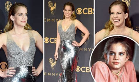 Anna Chlumsky Flaunts Cleavage In Jaw Dropping Gown At Emmys 26 Years
