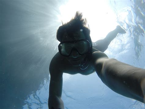 Banco de imagens homem lazer embaixo da agua azul natação mergulho livre Snorkling