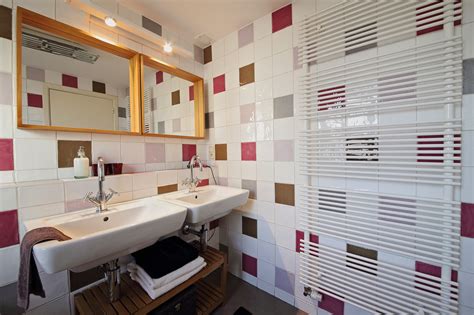 En plus d'être tendances, nos carrelages de salle de bain subissent un traitement spécifique et disposent d'un revêtement protecteur. Carrelage mural pour salle de bain : choisir celui qui ...