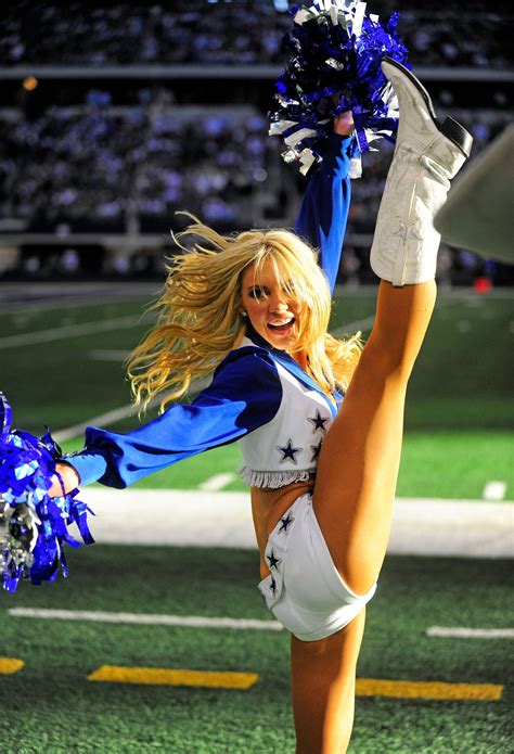 Pin By Tbdb On Hose Cheerleaders Dallas Cheerleaders Dallas Cowboys Cheerleaders Hottest