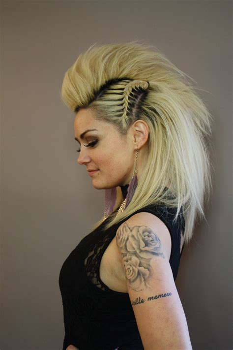 The faux hawk haircut and style, pronounced fohawk, is a fake mohawk. 20 Newest Faux Hawks for Girls and Women | Punk hair, Faux ...