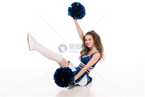 穿着蓝制服在地上跳舞的感快乐的啦队女孩和白边被孤立高清图片下载 正版图片504024475 摄图网