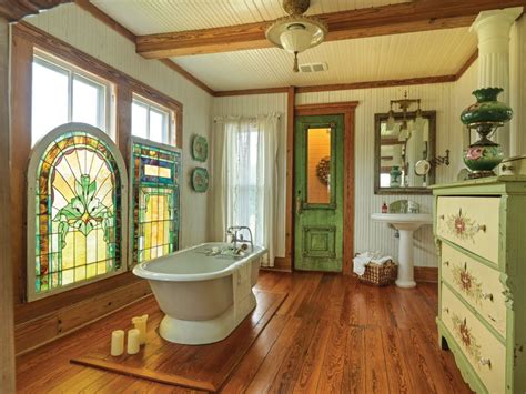 Mancini shabby house è un affittacamere completamente arredato in pieno stile shabby chic. A Victorian Cottage Spa - Old House Journal Magazine | Cottage bathroom, Victorian cottage ...