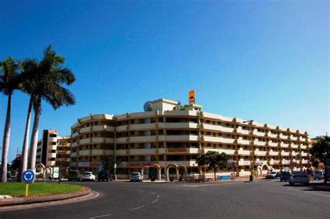 This resort is steps away from the shopping mall yumbo centrum and it also provides a refrigerator, a toaster and kitchenware in a kitchenette. APARTAMENTOS ROQUE NUBLO Playa Del Ingles - Gran Canaria