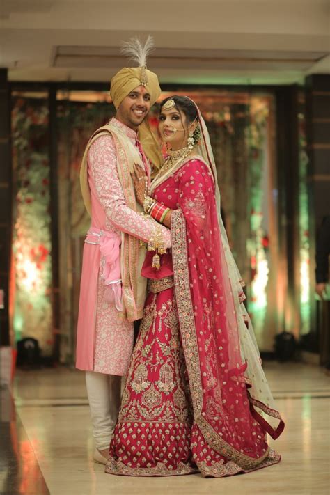 Pakaian Dres Couple Pink Pretty In Pink This Couple Color Coordinated Their Wedding Dresses