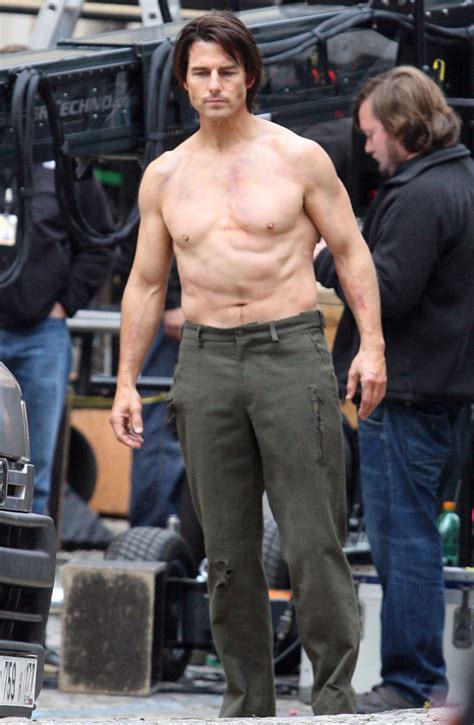 Pictures Of Tom Cruise Performing Shirtless Stunts On The Set Of