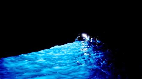 The Blue Grotto Of Capri Italy Amusing Planet