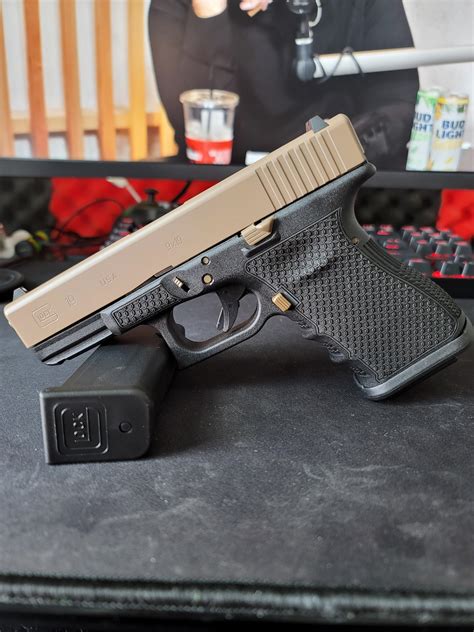 Glock 19 Gen 3added Magpul Magwell Color Matched Pins Extended