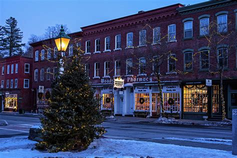 Downtown Woodstock Vt Christmas Tree At Dusk Woodstock Pharmacy