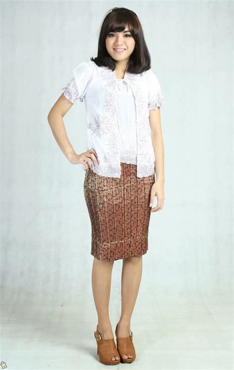 Ragam Model Baju Kebaya Lengan Pendek - Kumpulan Model Kebaya Modern