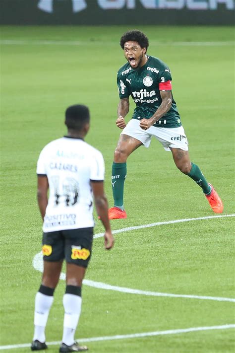 O zagueiro danilo avelar, o goleiro caíque frança e os meias gustavo mantuan e gabriel pereira estão. Palmeiras 4 X 0 Corinthians Hoje - Palmeiras Sp 4 X 0 Corinthians Sp Campeonato Brasileiro De ...