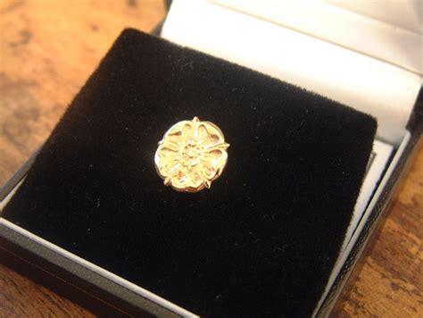 Gold Yorkshire Rose Lapel Pin 9 Carat Yorkshire Uk