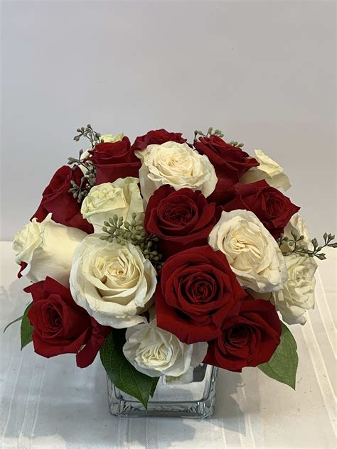 24 Red And White Roses In San Francisco Ca Fillmore Florist San