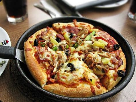 Super Supreme Regular Pan Pizza Pizza Hut Malaysia Food