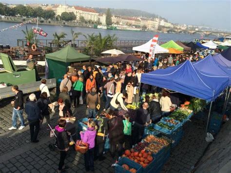 Smíchovská náplavka se v sobotu 23. Farmářské Tržiště Náplavka (Praha, Česká republika) - Recenze