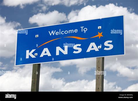 Welcome To Kansas Sign At The Oklahomakansas Border Stock Photo Alamy