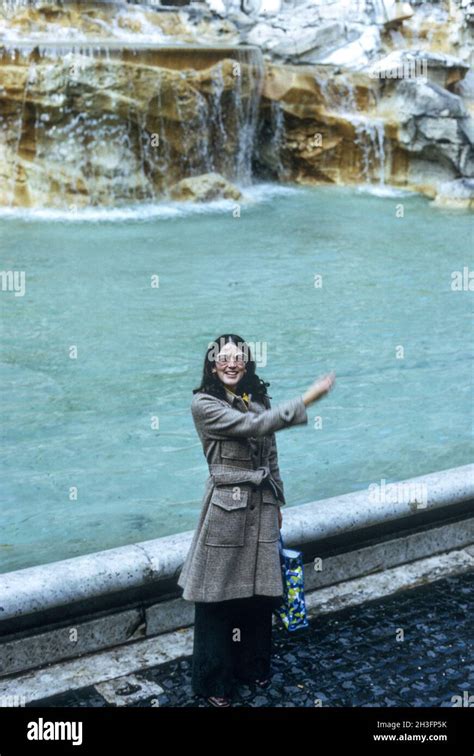 Trevi Fountain Rome Coin Toss Hi Res Stock Photography And Images Alamy
