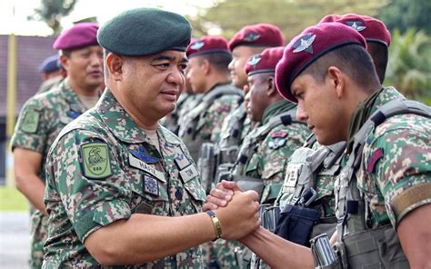 Bernama Ptd Dianugerah Beret Merun Sayap Penerjunan Kanan Kehormat