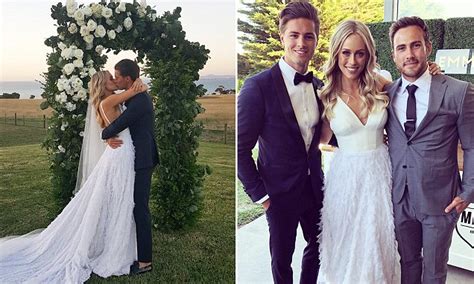 Neighbours Travis Burns And Emma Lane Wed Daily Mail Online