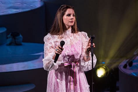 See Lana Del Rey Debut Ocean Blvd Songs At First Concert In 3 Years