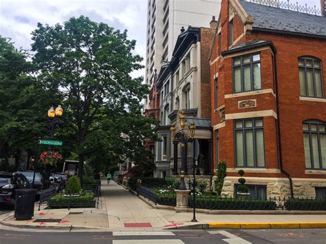 food-tour-em-chicago-gold-coast - Let's Fly Away