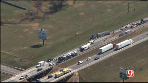 Multi Vehicle Crash Involving Semis Rv Shuts Down Nb I 35 Near Purcell