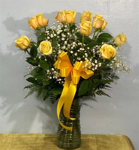 Dozen Long Stemmed Yellow Roses With Babys Breath In Chandler Az