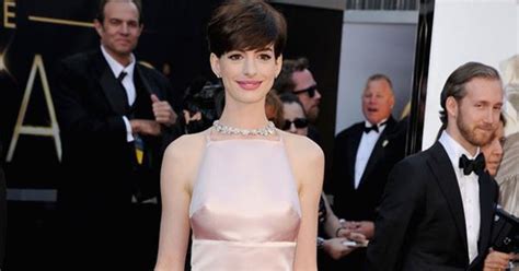 Anne Hathaways Oscars Wardrobe Malfunction Australian Womens Weekly