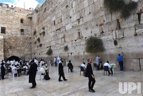 Photo Jews Pray At The Western Wall Jerusalem Jer2016092708