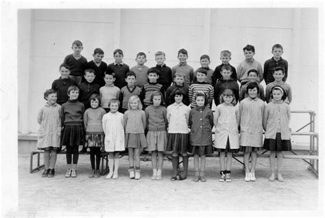 Photo de classe CE2 à CM2 Le Dorlett Concarneau de 1961 ECOLE GROUPE