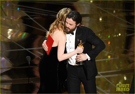 Brie Larson Speaks About Not Clapping For Casey Affleck At Oscars 2017 Photo 3871912 Brie