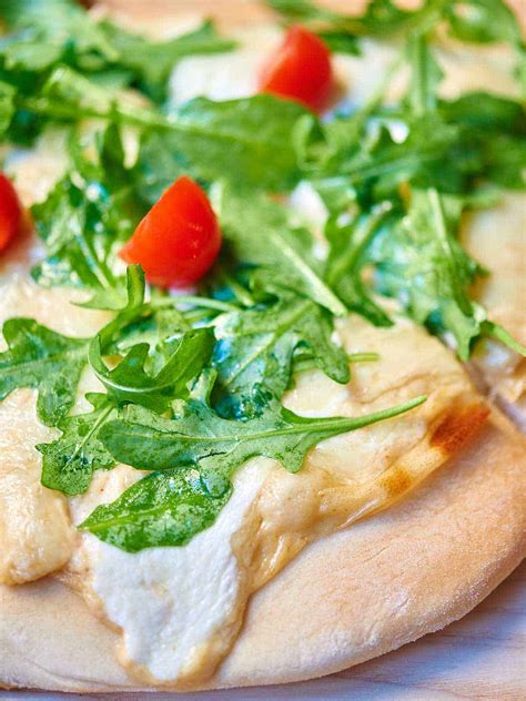 Roasted Garlic White Cheese Pizza With Arugula Salad Show Me The Yummy