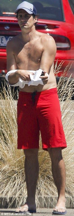 Andy Lee Strips Off His T Shirt In Scorching Weather Daily Mail Online