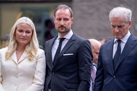 Kronprinzessin Mette Marit und Haakon besuchen Gedenkstätte in Oslo