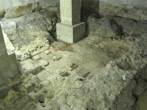 Visit the ruins of a Billingsgate Roman bath house | Memoirs Of A Metro