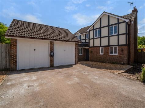 Washbrook Close Barton Le Clay Bedford Mk45 4 Bed Detached House £