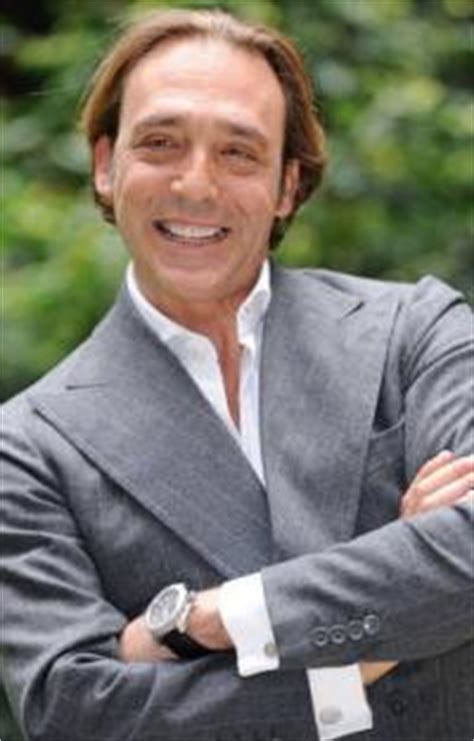Luca ward è anche un attore e ha cominciato la sua carriera come tale recitando nel film chewingum di biagio proietti nel 1984; Luca Ward