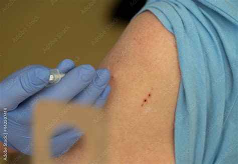 A Nurse Injects The Pfizer Biontech Comirnaty Covid 19 Vaccine Into A