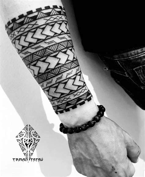 Bilder Tattoo Tribale Tätowierung Am Unterarm Symbole Mit Beudetung