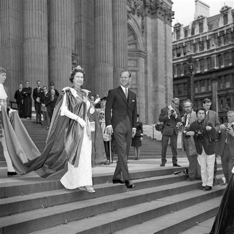 Rainha Isabel Ii Faz Hoje Anos A Hist Ria De Vida Marcante Da Monarca Mais Antiga Do Reino Unido