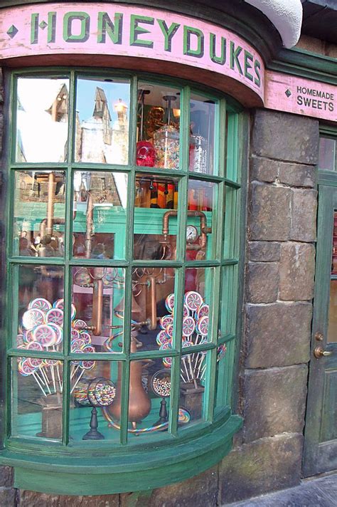 Honeydukes Shop Fronts Honeydukes Harry Potter
