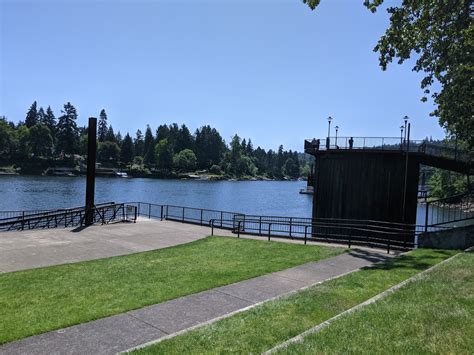 Millennium Plaza Park Lake Oswego Oregon Top Brunch Spots