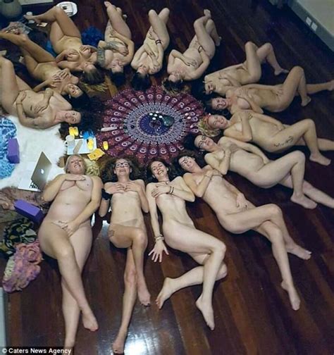Enseignante de yoga elle révèle la raison qu elle est toujours nue