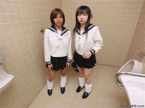 Osaka69 Cute Japanese Schoolgirl Mirai And Shiina Naked In Public 女子高生