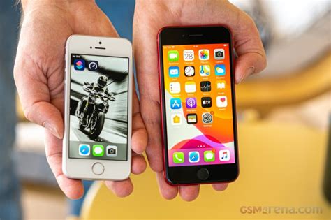 apple iphone se 2020 review lab tests display battery life and charging speaker test