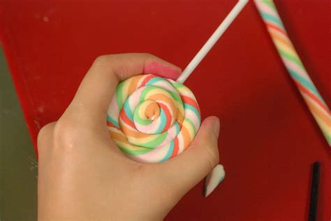 How To Make Rainbow Swirl Lollipop Fondant Decor Larisse Gastronomique